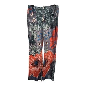 Pants in size large fits like a jean but not jeans vibrate colors